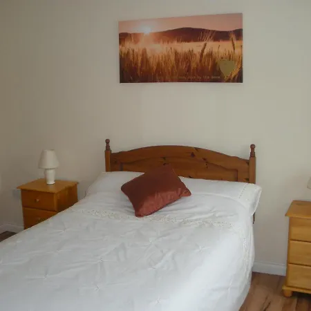 Casa de Férias Elm Sleeps 6 With Private Garden