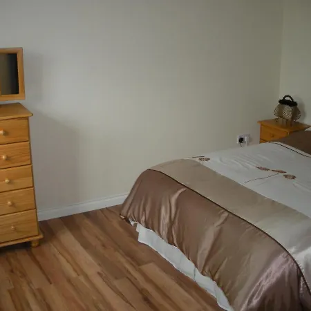 Elm Sleeps 6 With Private Garden *