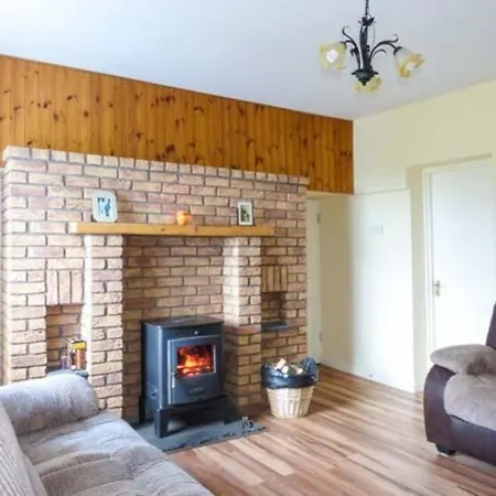 Elm Sleeps 6 With Private Garden 펜션