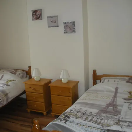 Casa de Férias Elm Sleeps 6 With Private Garden *
