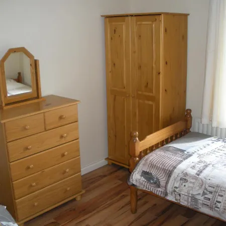 Casa de Férias Elm Sleeps 6 With Private Garden Knock (Mayo)