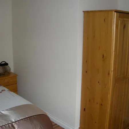 Elm Sleeps 6 With Private Garden Knock (Mayo)