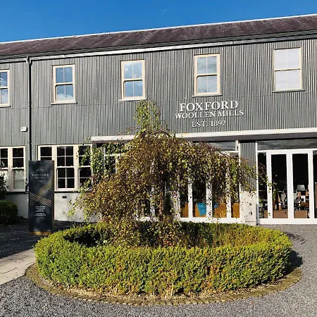 펜션 Elm Sleeps 6 With Private Garden